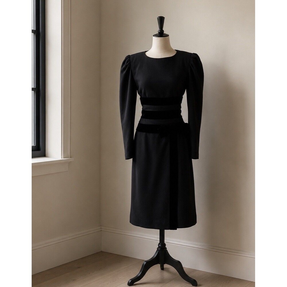 Albert Nipon Vintage Dress Union Made Black Wool Velvet Trim Sz 2 Risik Bros.